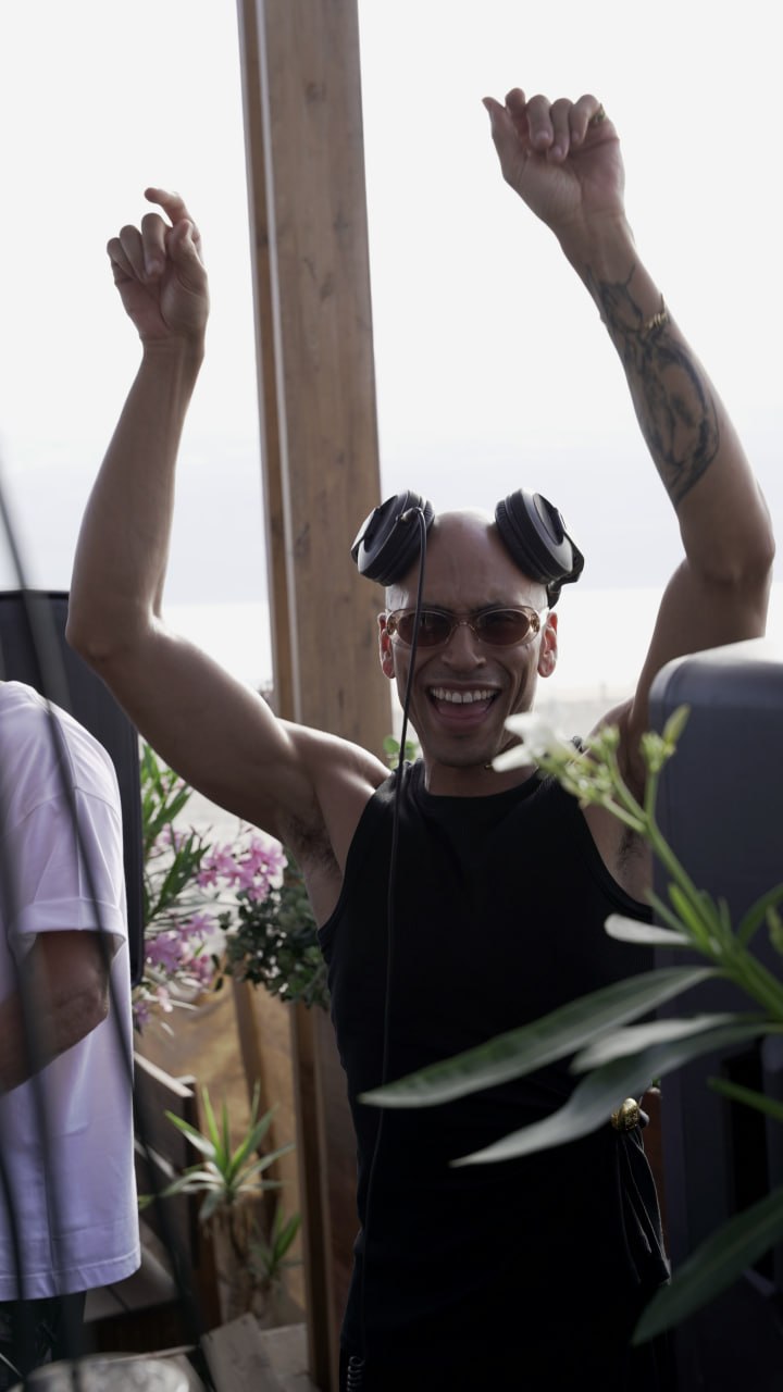 Nuua Invites Celebrate